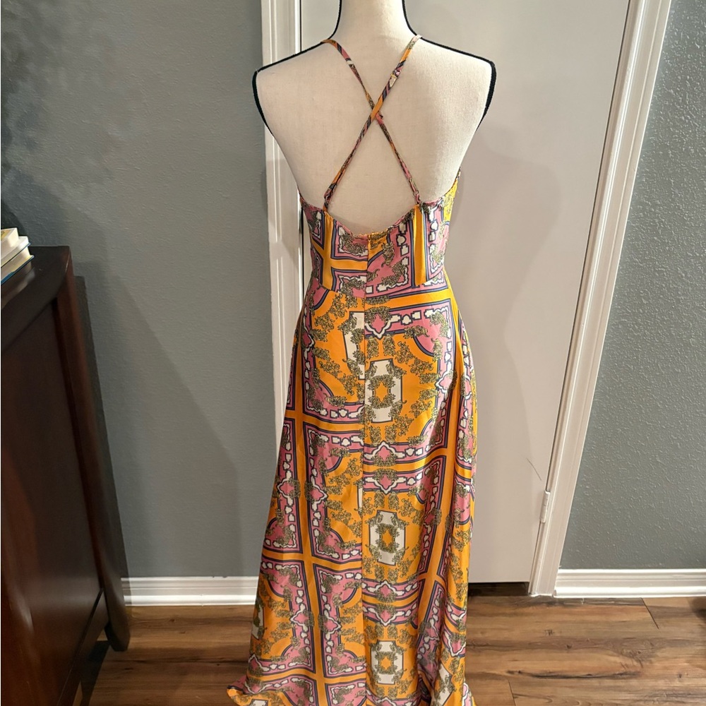 Greek print, maxi dress with halter/criss-crossed straps. - Picture 2 of 2